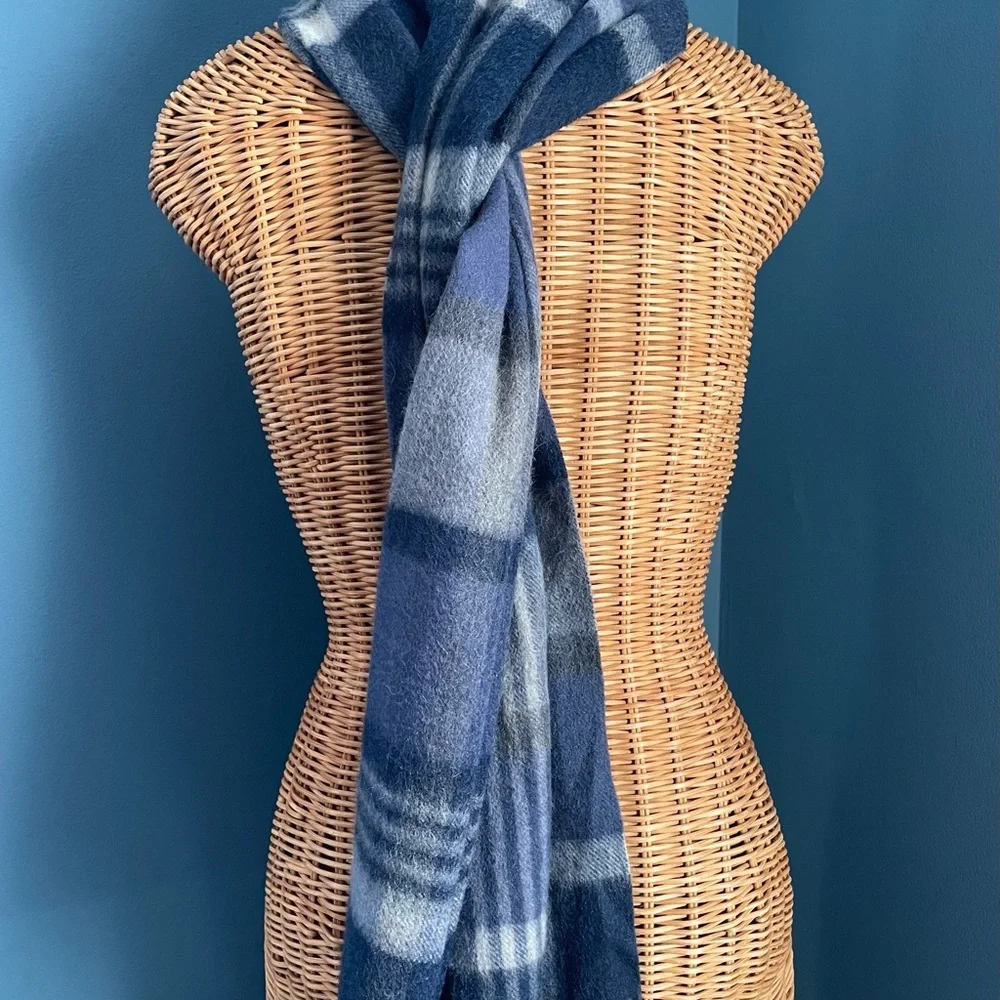 Jos. A. Bank Cashmere Men’s Winter Scarf Blue Gray Plaid Fringe NWOT 12x68